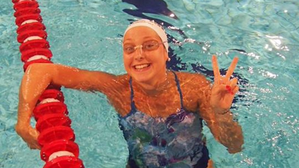 Alice Mizzau in piscina a Pasiano