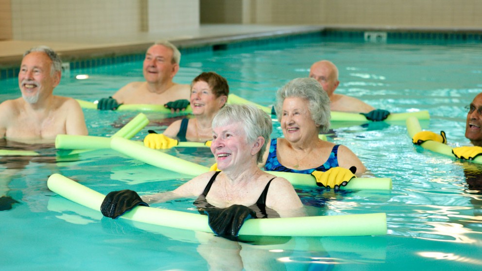 Ginnastica dolce in acqua ideale anche per anziani